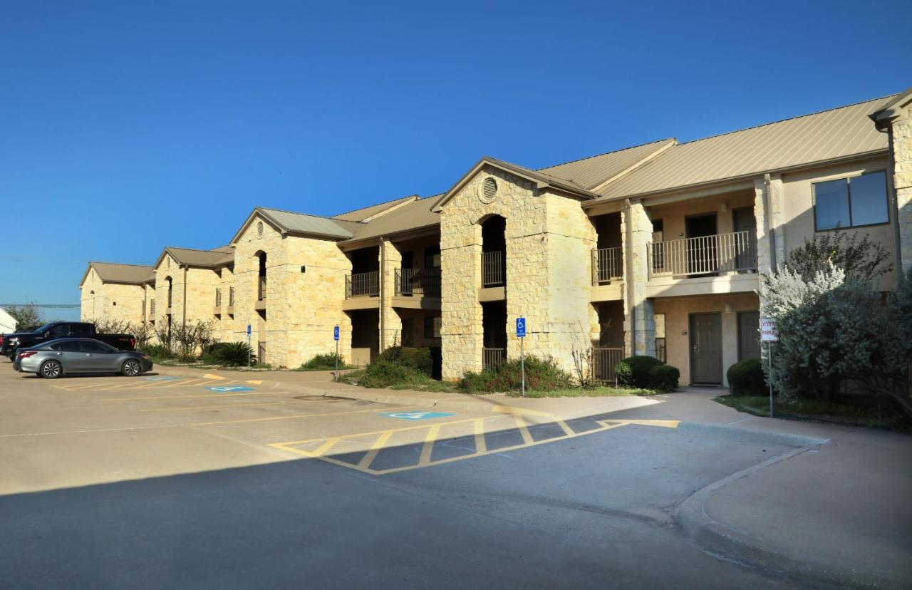 Days Inn & Suites By Wyndham Llano Exterior photo